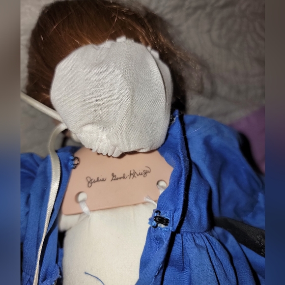 Ashton Drake Amish Blessings Rebeccah doll, includes 'quilt' - Picture 10 of 12